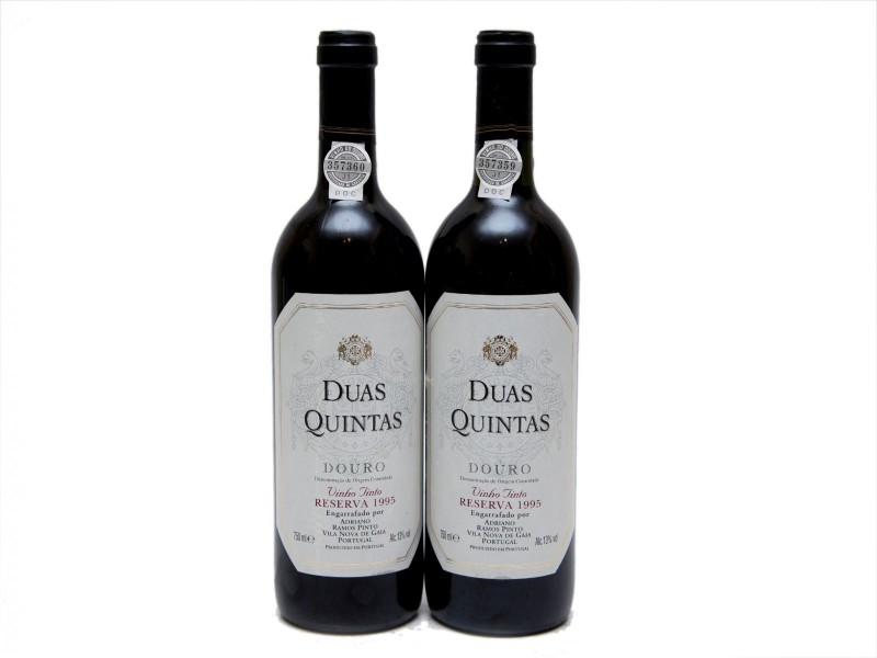 DUAS GARRAFAS DE VINHO TINTO DE MESA DO DOURO