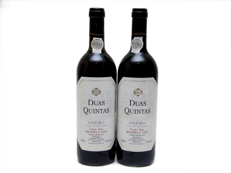 DUAS GARRAFAS DE VINHO TINTO DE MESA DO DOURO