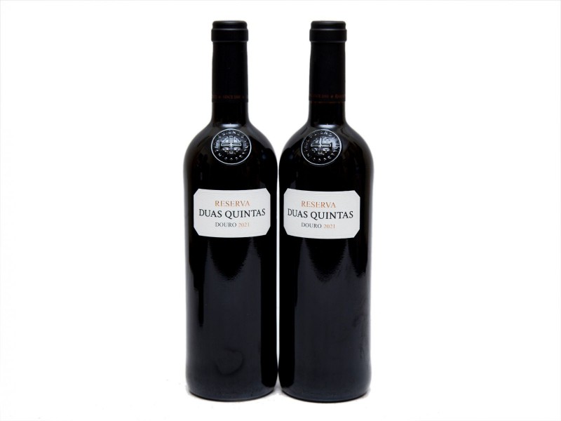 DUAS GARRAFAS DE VINHO TINTO DE MESA DO DOURO