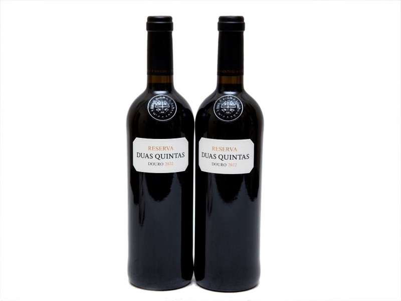 DUAS GARRAFAS DE VINHO TINTO DE MESA DO DOURO