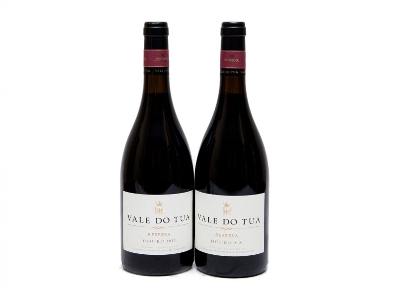 DUAS GARRAFAS DE VINHO TINTO DE MESA DO DOURO