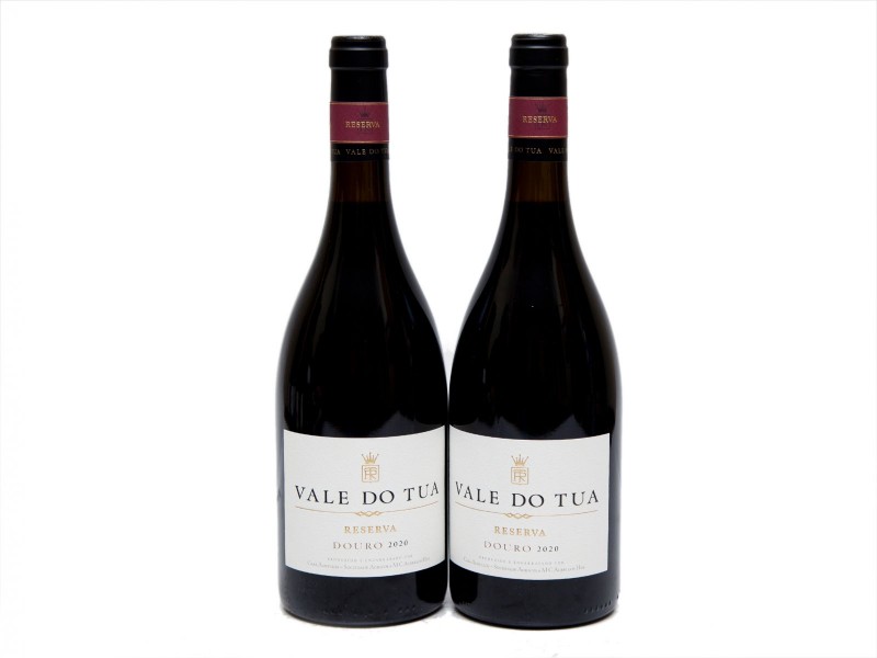 DUAS GARRAFAS DE VINHO TINTO DE MESA DO DOURO