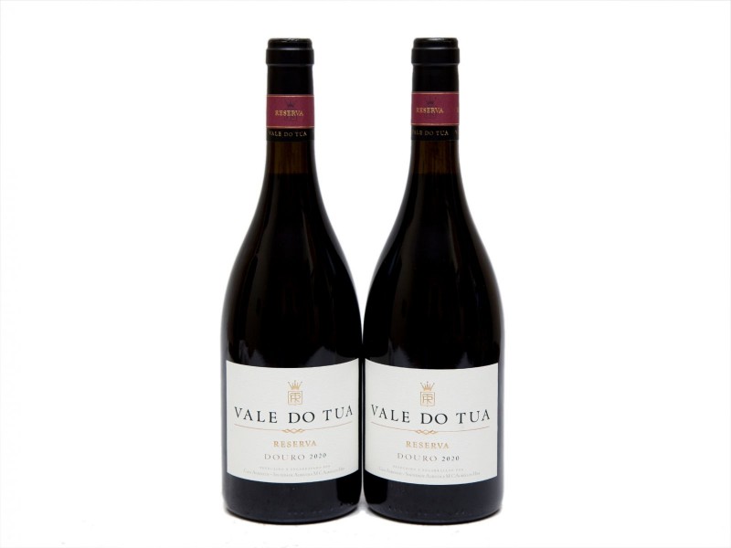 DUAS GARRAFAS DE VINHO TINTO DE MESA DO DOURO