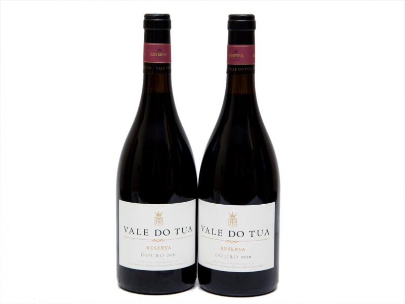 DUAS GARRAFAS DE VINHO TINTO DE MESA DO DOURO