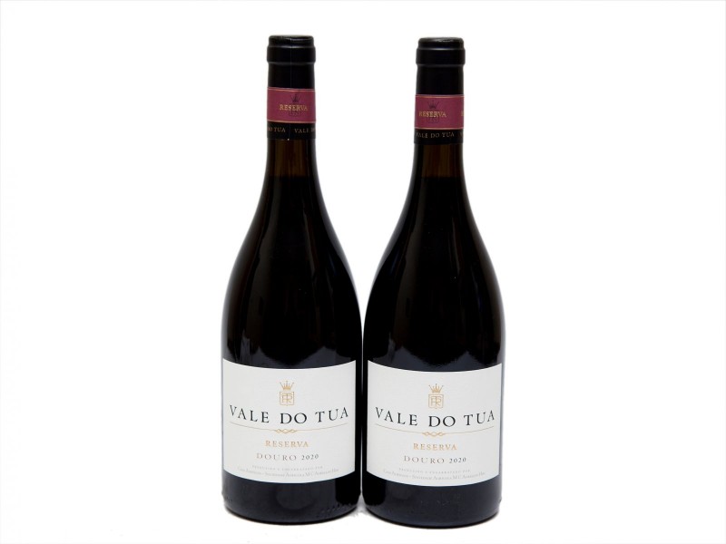 DUAS GARRAFAS DE VINHO TINTO DE MESA DO DOURO