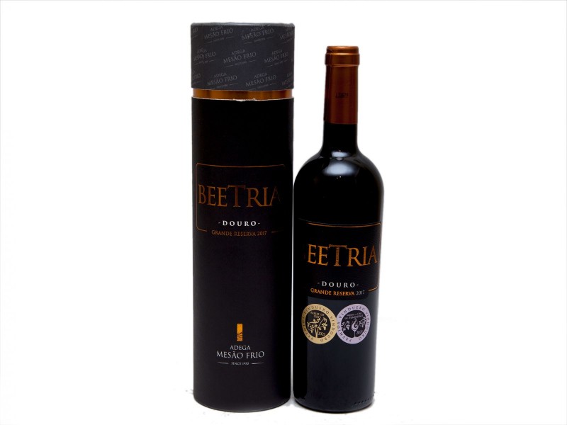 GARRAFA DE VINHO TINTO DE MESA DO DOURO