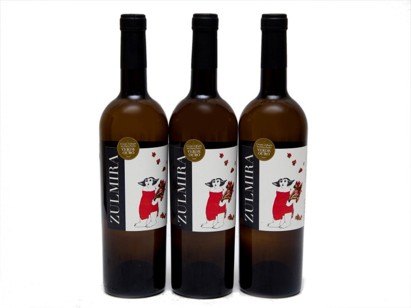 TRÊS GARRAFAS DE VINHO BRANCO DE MESA DA REGIÃO DOS VINHOS VERDES