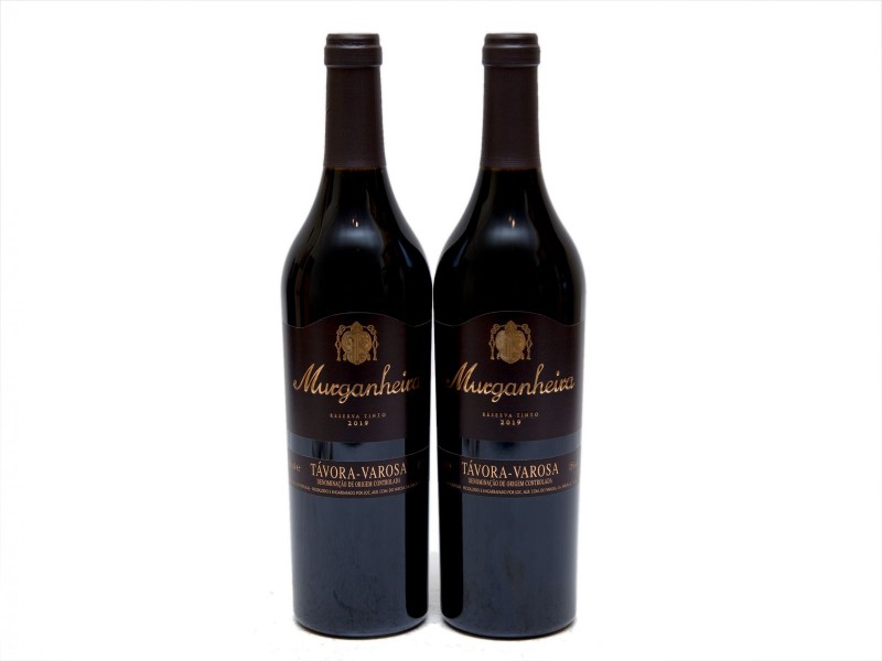 DUAS GARRAFAS DE VINHO TINTO DE MESA DA REGIÃO DE TÁVORA VAROSA