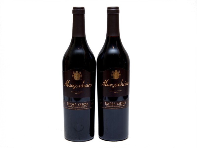 DUAS GARRAFAS DE VINHO TINTO DE MESA DA REGIÃO DE TÁVORA VAROSA