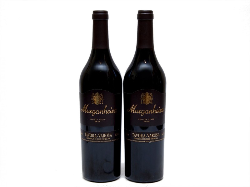 DUAS GARRAFAS DE VINHO TINTO DE MESA DA REGIÃO DE TÁVORA VAROSA
