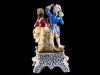 CASAL DE FIGURAS ILUSTRES EM CENAS GALANTES