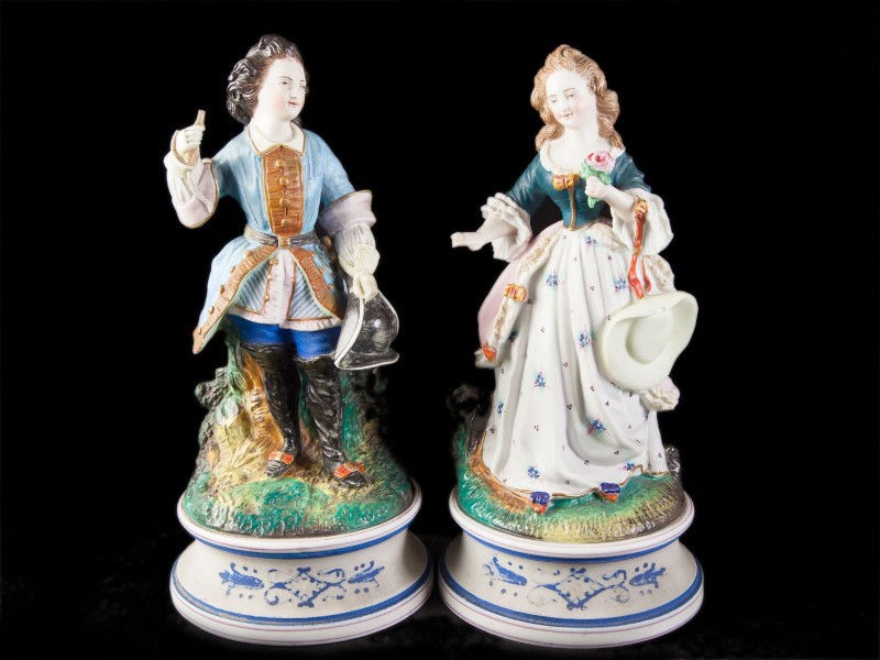 PAR DE FIGURAS GALANTES