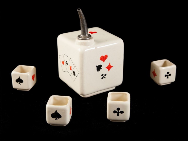 GARRAFA LICOREIRA COM QUATRO COPOS