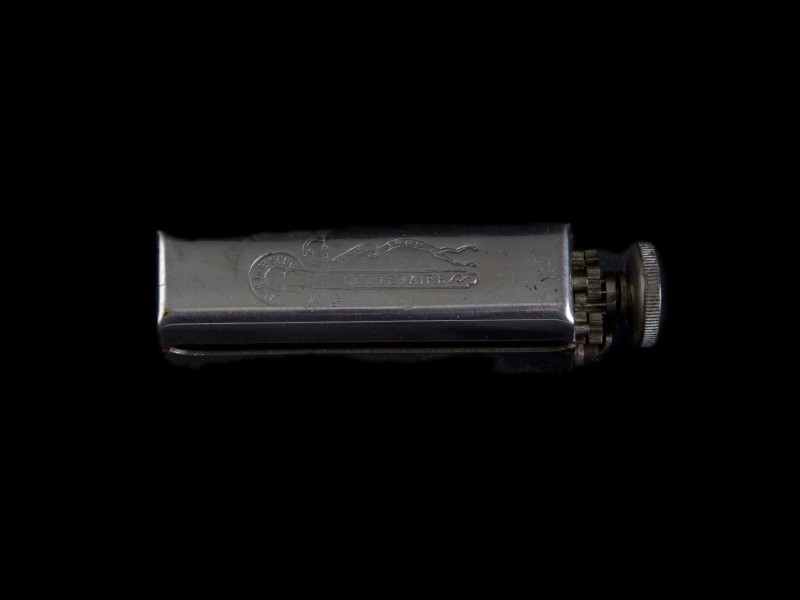 ANTIGA MÁQUINA DE ENROLAR CIGARROS