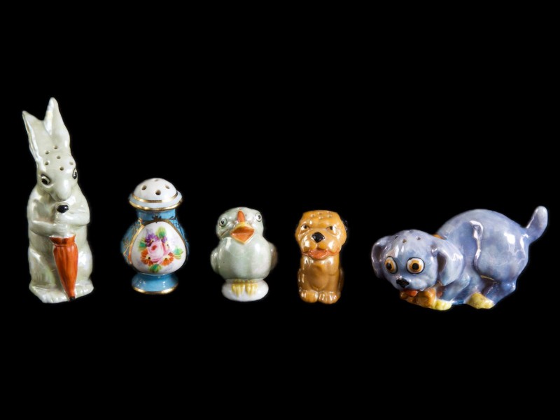 COLECÇÃO DE CINCO SALEIROS