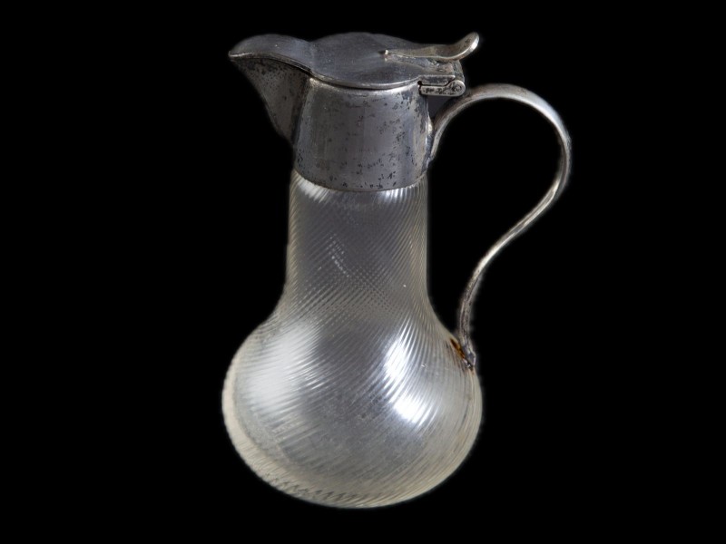 CANECA DE PEQUENAS DIMENSÕES