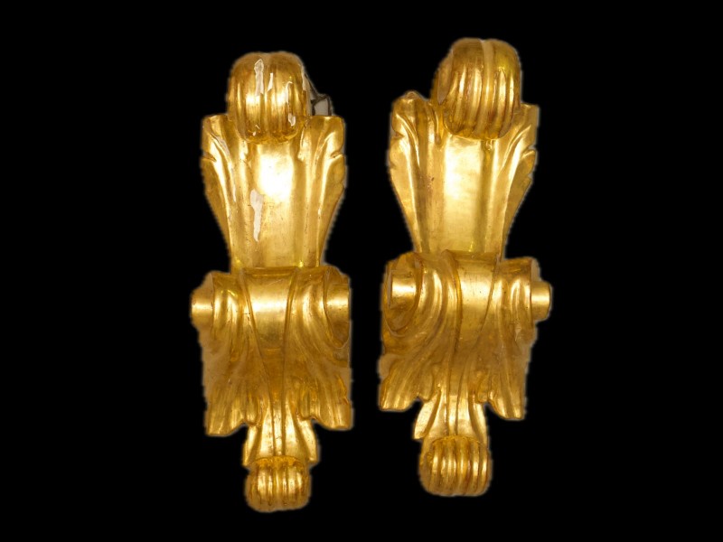 PAR DE ORNAMENTOS EM TALHA DOURADA