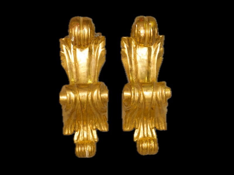PAR DE ORNAMENTOS EM TALHA DOURADA