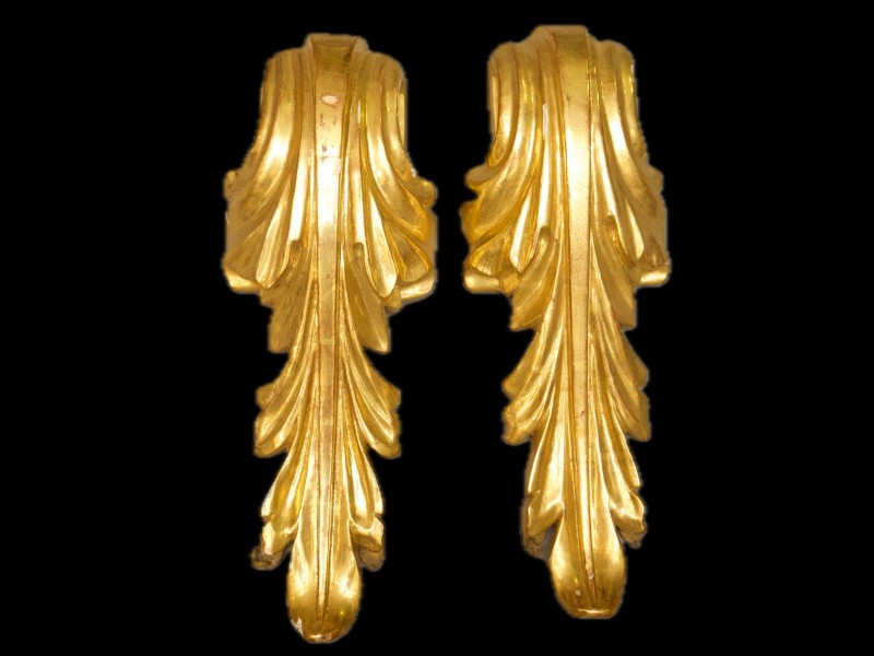 PAR DE ORNAMENTOS EM TALHA DOURADA