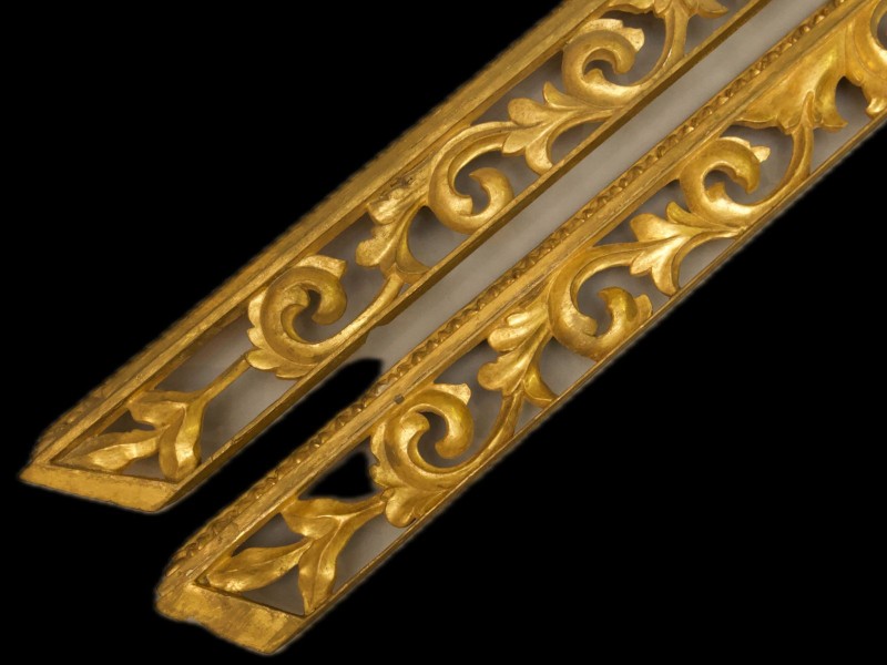 PAR DE ORNAMENTOS EM TALHA DOURADA