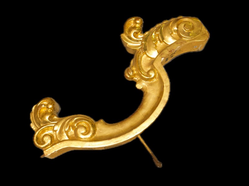 ORNAMENTO EM TALHA DOURADA