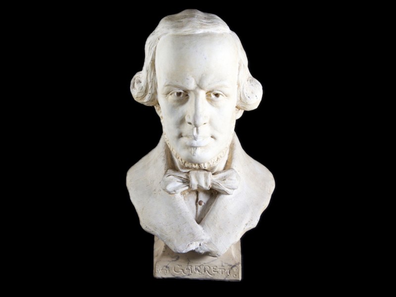 BUSTO DO ESCRITOR “ALMEIDA GARRETT”
