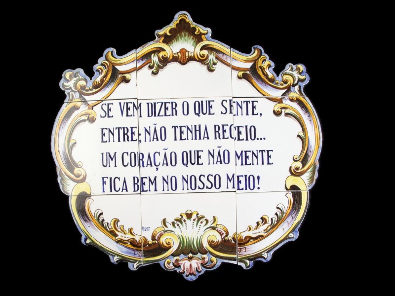 PAINEL RECORTADO COM NOVE AZULEJOS