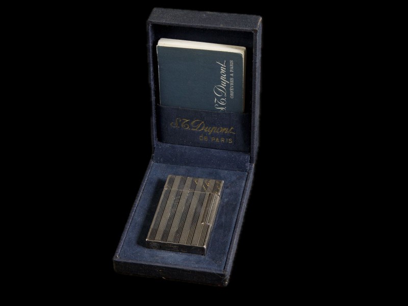 ISQUEIRO PARA HOMEM “S. T. DUPONT”