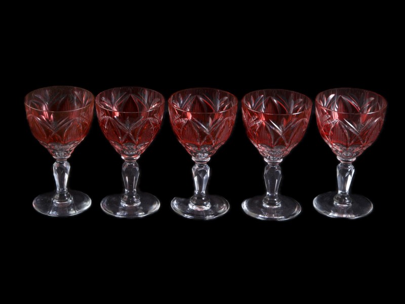 SEIS COPOS DE PÉ ALTO PARA VINHO TINTO