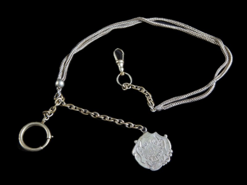 CORRENTE DE RELÓGIO COM MEDALHA