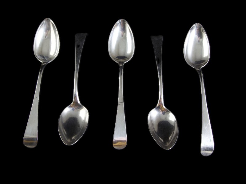 CINCO COLHERES DE SOPA