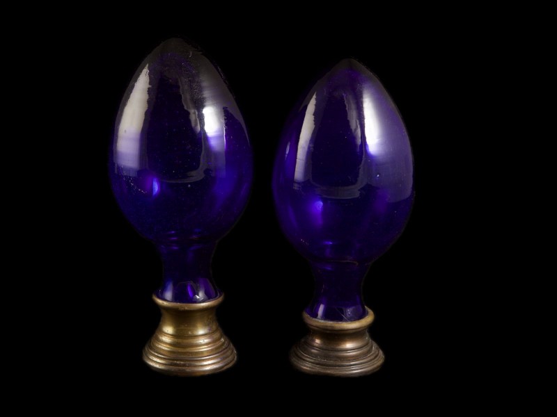 DOIS POMOS DE VARANDA
