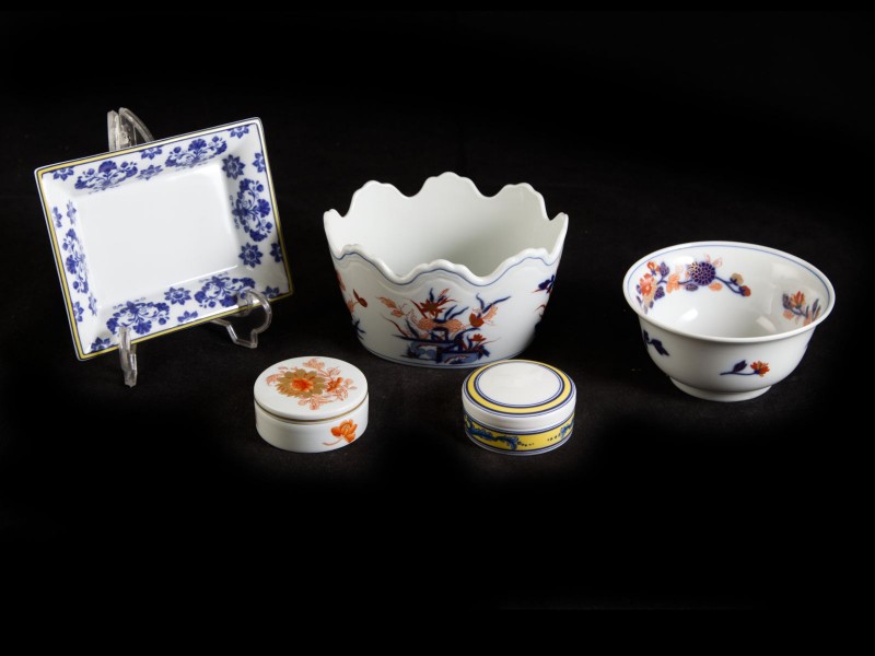 VÁRIAS PEÇAS EM PORCELANA DA FÁBRICA DA VISTA ALEGRE